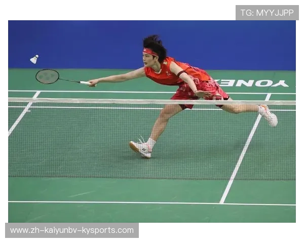 羽毛球杀球舒展